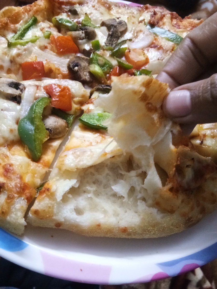 chjayant0101's tweet photo. @dominos_india #Pathetic_service
had ordered through ZOMATO app n recieved it after 1hour 30mins. My order contains 1 medium farmhouse cheese burst pizza but I recieved Medium hand tossed farmhouse pizza.I'm very much dissapointed from
@dominos 
@dominos_india 
@fssaiindia https://t.co/x14DD0V6ep