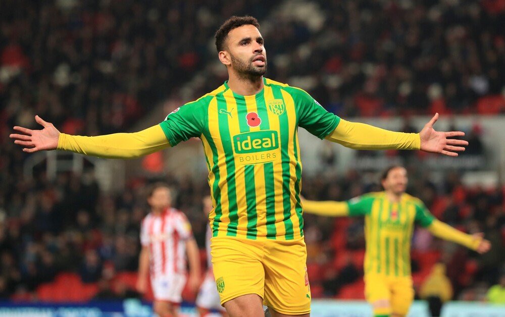 TheAlbionTalk's tweet photo. To celebrate New Years Day, if Hal Robson-Kanu scores tomorrow we will give away a shirt with the desired player name and number on the back of the winner! 🎉

All you have to do is follow us, like and retweet this post for a chance to win! ⚪️🔵

Good luck! #WBA #westbrom https://t.co/7QYJt9TjIv