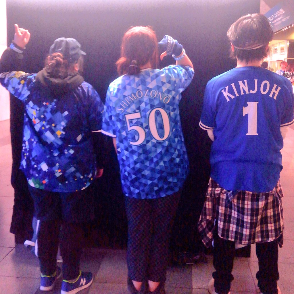 skybaystarlight's tweet photo. これだけでなく結構たくさん集まってくれたんですが、友人が一眼で撮ってくれたので、全員のやつは後程投稿しますーm(._.)m
皆様ありがとうございました。また何処かのフェスか球場でお会いしましょうー。
横浜さん同士で撮ってみましたw
#野球ユニ会
#CDJ1920
#カウントダウンジャパン
#CDJ
#CDJ31 https://t.co/NsIaxaA912
