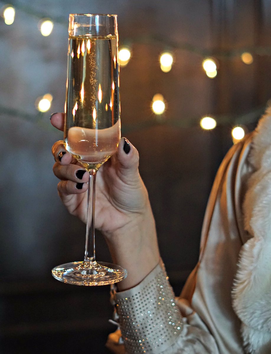 Cheers to the New Year! Join us tonight to say farewell to 2019 with a decadent four course dinner from Chef Robert! Make your reservations on Open Table and we look forward to seeing you! 🥂