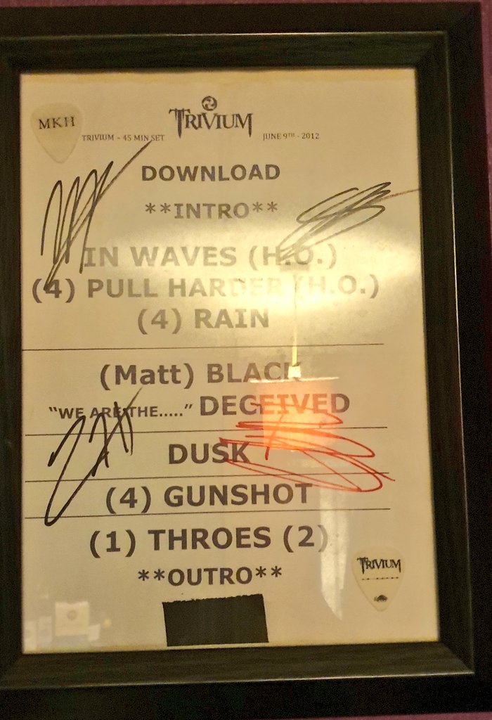 gibboftw's tweet photo. @matthewkheafy in 2012 I saw trivium and my brother got me a signed set list from that show. Are these your guys signatures. I have always wondered .... thanks 🤘🤘 https://t.co/CzO0Gc74N4