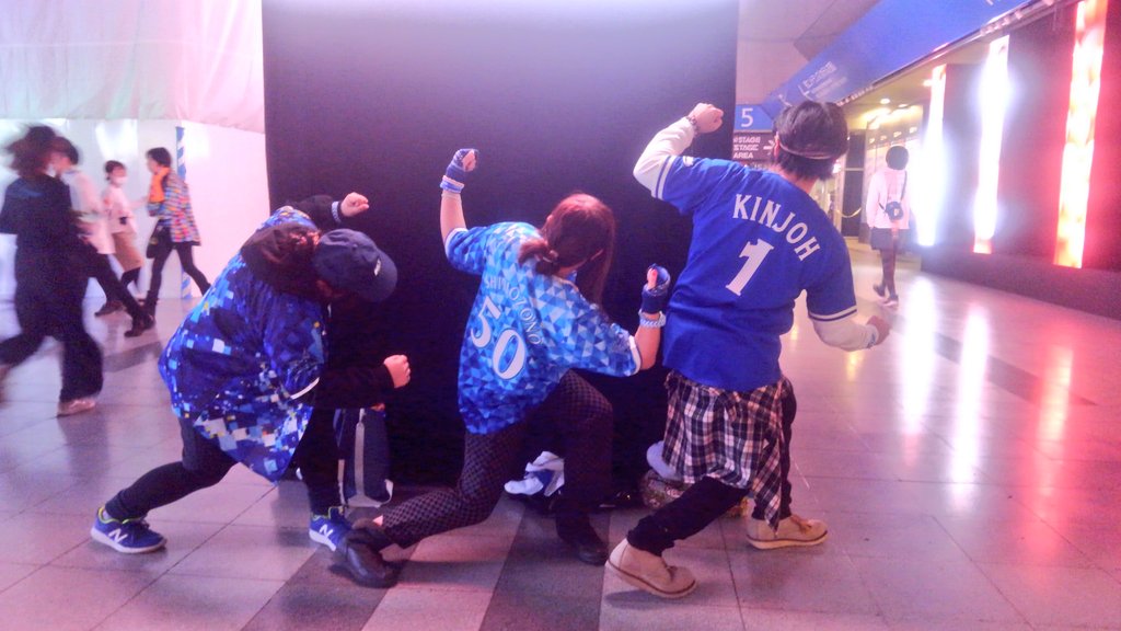 skybaystarlight's tweet photo. これだけでなく結構たくさん集まってくれたんですが、友人が一眼で撮ってくれたので、全員のやつは後程投稿しますーm(._.)m
皆様ありがとうございました。また何処かのフェスか球場でお会いしましょうー。
横浜さん同士で撮ってみましたw
#野球ユニ会
#CDJ1920
#カウントダウンジャパン
#CDJ
#CDJ31 https://t.co/NsIaxaA912