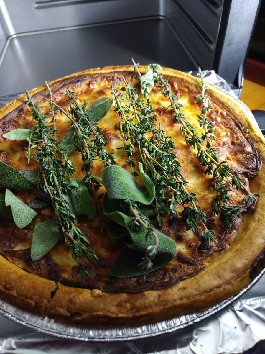 UniqueCaptured's tweet photo. #dinner on the #sailboat Using the #instapotvortex #freshberbs https://t.co/ID1GsCatMJ