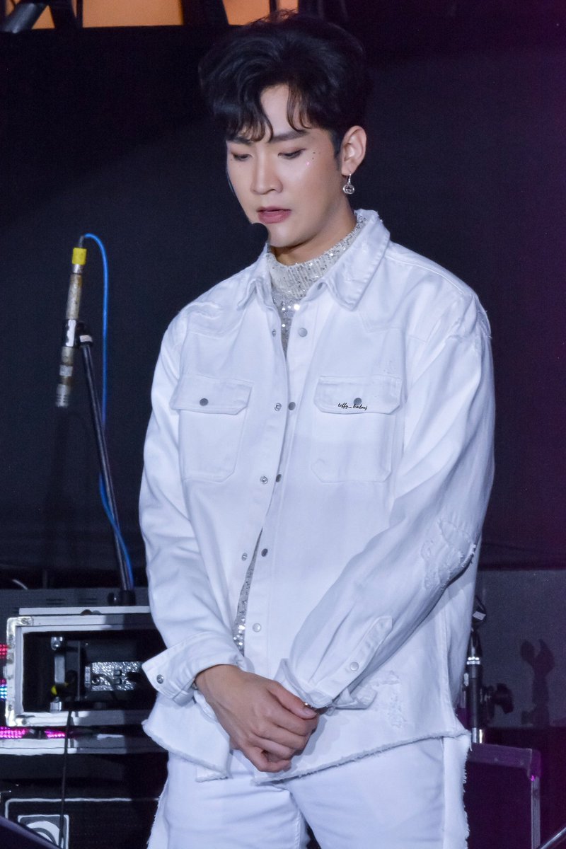 toffy_kmbmj's tweet photo. หล่อ..ข้ามปีค่ะ
#ขุณขิมมอญ 
#AISBKKcountdown2020xSB5 https://t.co/wxDRqJZv3M