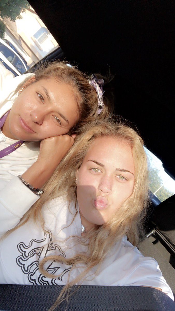 ryewhite07's tweet photo. 2019 deff had lessons, but I made my best decisions. #hookem #bestfriends #sista @TexasSoftball @schylerwhite @raegutierrez55 @raegancheyne @MelissaWhite221 https://t.co/y9Zt3u2J0V