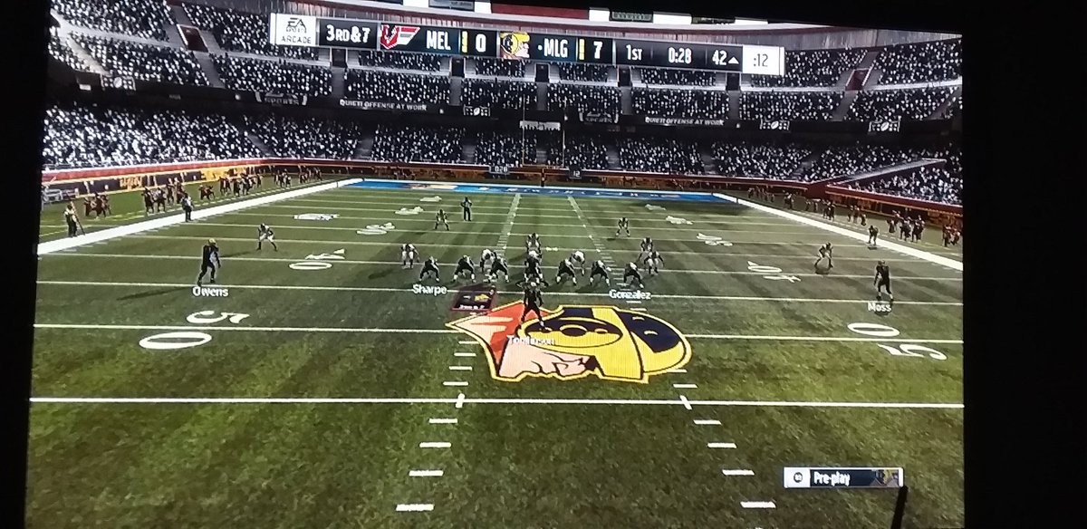 H2Bangoura's tweet photo. When you have T.Owens et @RandyMoss as Wide Receiver et  @MichaelVick as QB...ça ne peut être qu'un TD..

#MaddenNFL 2k19 #legendteam
@Crimetime_31 https://t.co/PsBqWyxH8E