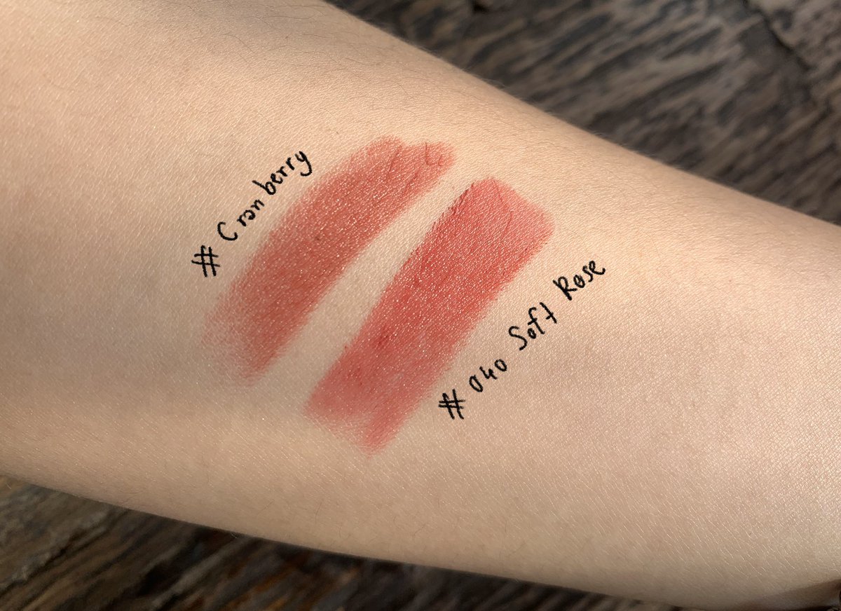 dailypitchy's tweet photo. #MLBB bobbi brown crushed lip #cranberry vs revlon colorburst #softrose คือแอบใช้แทนกันได้อยู่เด้อออ เรฟล่อนคือถูกและดีที่แท้ ราคาหลักร้อย เนื้อลื่น ทาง่ายทั้งคู่ เบลนๆยิ่งธรรมชาติ ให้ความชุ่มชื้นได้ดี แต่bobbi จะอมน้ำตาลกว่า revlonจะออกชมพูกว่าจ้า #รีวิว https://t.co/NZQGTNfEw5