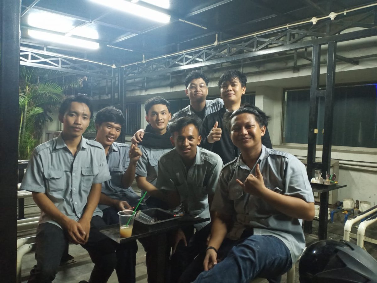 aray_aryanto's tweet photo. Selamat tahun baru 💣... baru bisa pulang karna udh reda hujannya https://t.co/aFEDZgb3pp
