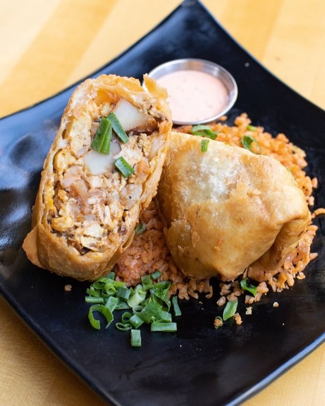 #TravelTipTuesday Down The Hatch on Front Street is known for their generous portions of fresh fish and craft cocktails but they also serve up a delicious breakfast menu! #breakfastburritogoals

#beach #vacay #wanderlust #beautifuldestinations #travelgram #hawaii #gohawaii