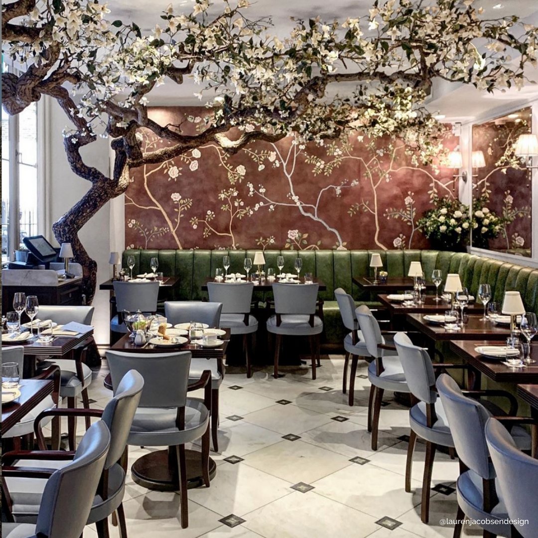 Somewhere in London. The A.O.K. Kitchen. How lovely to sit and dine here.
🌿🥀🍽🥂🇬🇧
#stylegram #elledecor #vougeliving #travel #greatrestaurants #style #interiors #interiormilk #pursuepretty