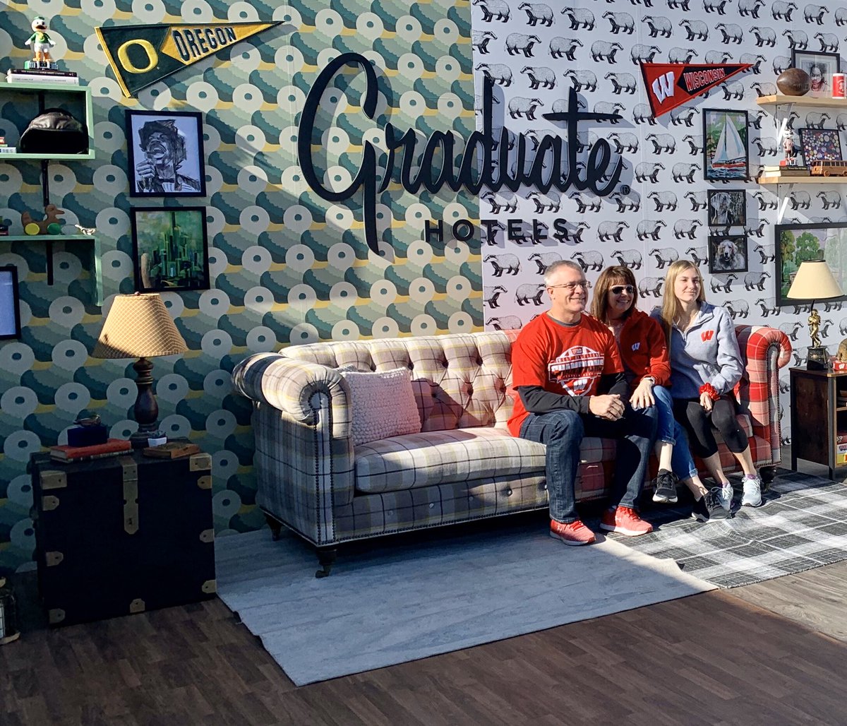 rosebowlgame's tweet photo. S/O to @GraduateHotel for kicking off NYE in style for our team families! How many TRUE #goducks and #OnWisconsin fans would rock team wallpaper in their homes!? #RoseBowl https://t.co/H4a2mV8ujj