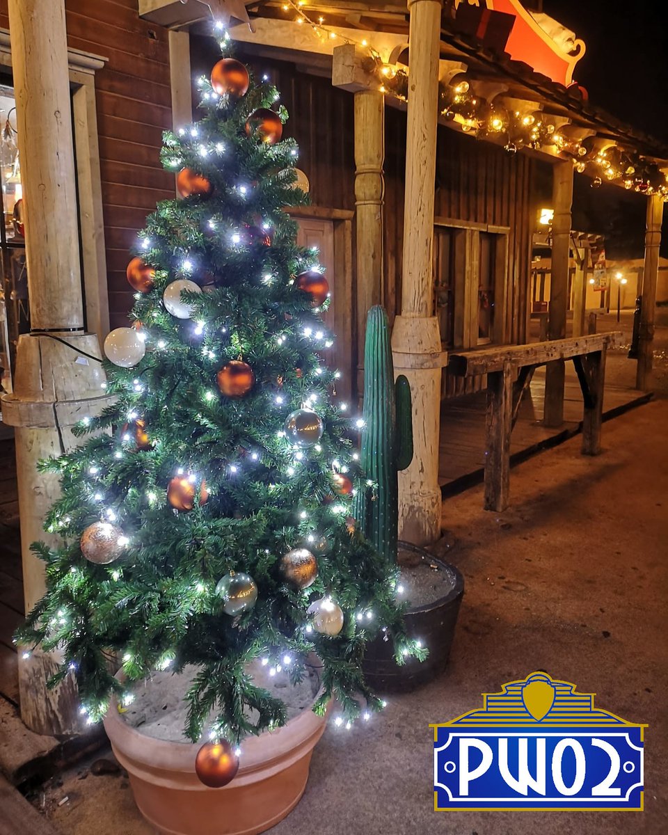 PW02Oficial's tweet photo. En este último día de #2019, os deseamos una gran entrada al #2020
#happynewyear #felizañonuevo #PW02 #ParqueWarner #ParqueWarnerMadrid #NavidadPW https://t.co/8ZSauEerIf