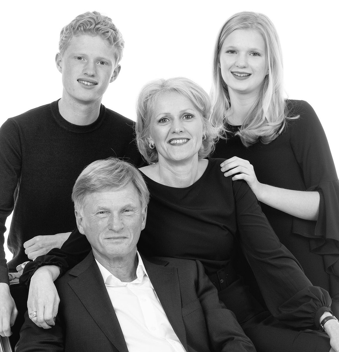 Team Freudenberger laat met mixed feelings 2019 los.
'Life is full of ups and downs. The trick is to enjoy the ups and having the courage during the downs.'
Wij omarmen elkaar, het leven en alles wat 2020 voor ons in petto heeft.