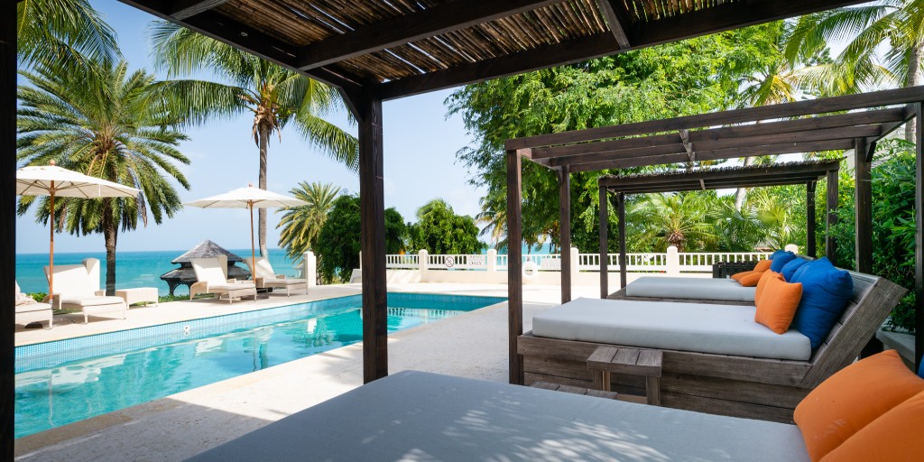 BlueWatersHotel's tweet photo. ✨🎉Everyone at Blue Waters Hotel would like to wish all guests past and present a very Happy New Year, Here's to 2020!🎉✨

#Antigua #NYE2019 #NewYear #Caribbean #WhatCoolLooksLike #IslandLife #Beach #PoolLife https://t.co/gkxu3dd1vl