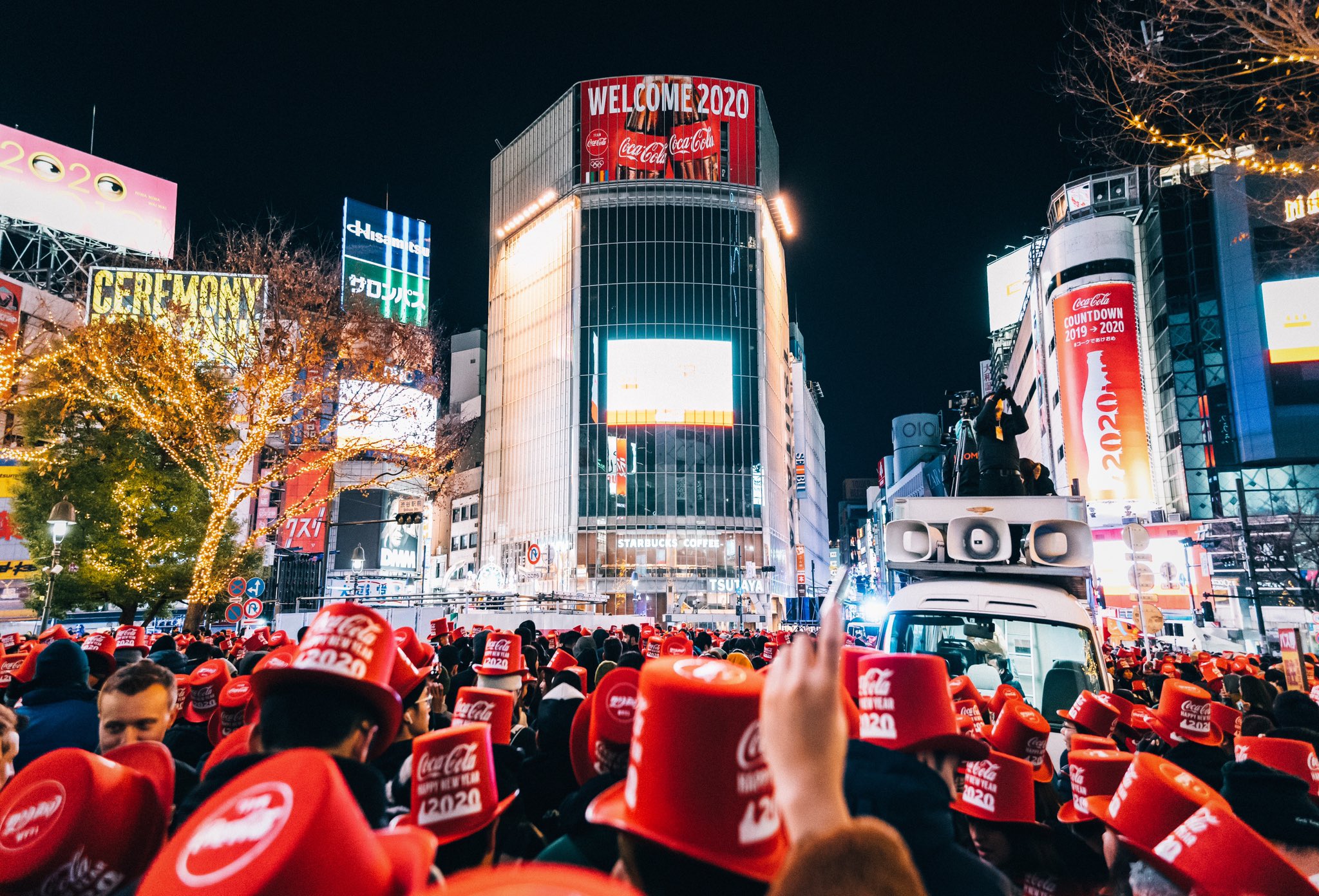 Begin掲載 コカコーラ カウントダウン 2019 2020 渋谷 ハット