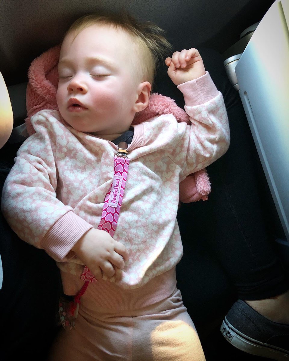 CoachKRich04's tweet photo. Traveling can be so exciting and exhausting all at the same time!! β₯οΈ @united #OurHart https://t.co/f4C3YCdG5T
