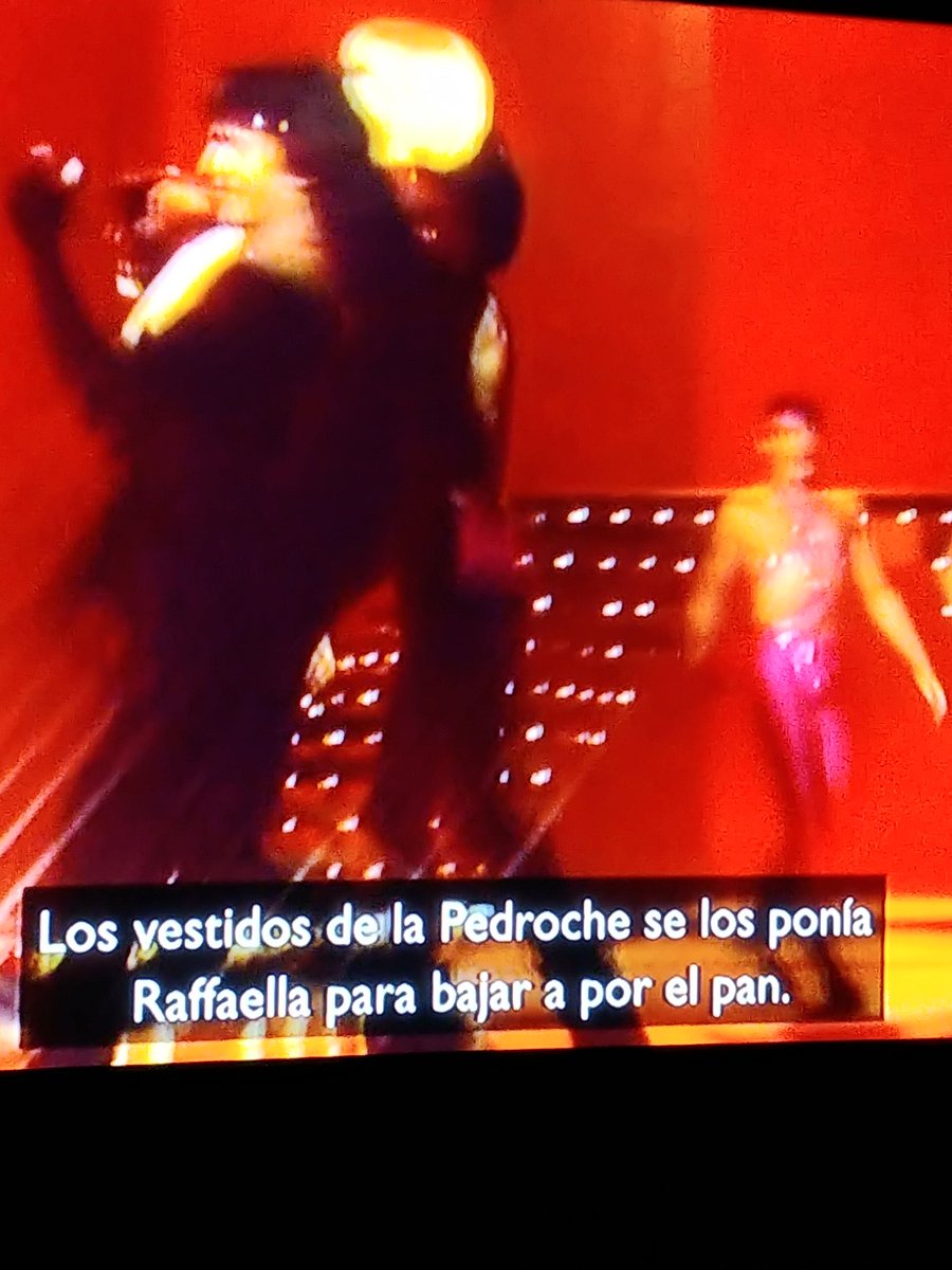 efecantabria's tweet photo. Yo ya le doy el Óscar al de los carteles de #CachitosNochevieja https://t.co/LDJ2o0JskC