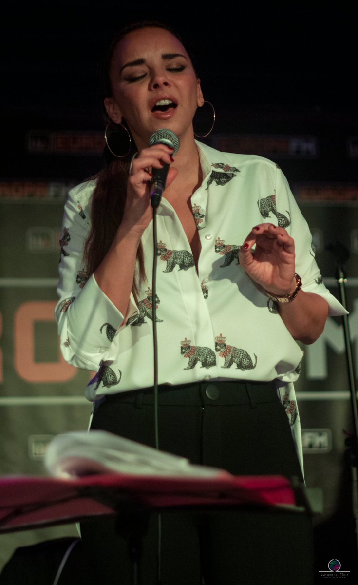 #Tve1 y <a href="/antena3com/">Antena 3</a> el año que viene solicitamos un programa de <a href="/Chenoa/">Chenoa</a> por toda su trayectoria desde hace casi 20 años desde que es conocida y muchos más en el anonimato, tenedlo en cuenta. Gracias ❤