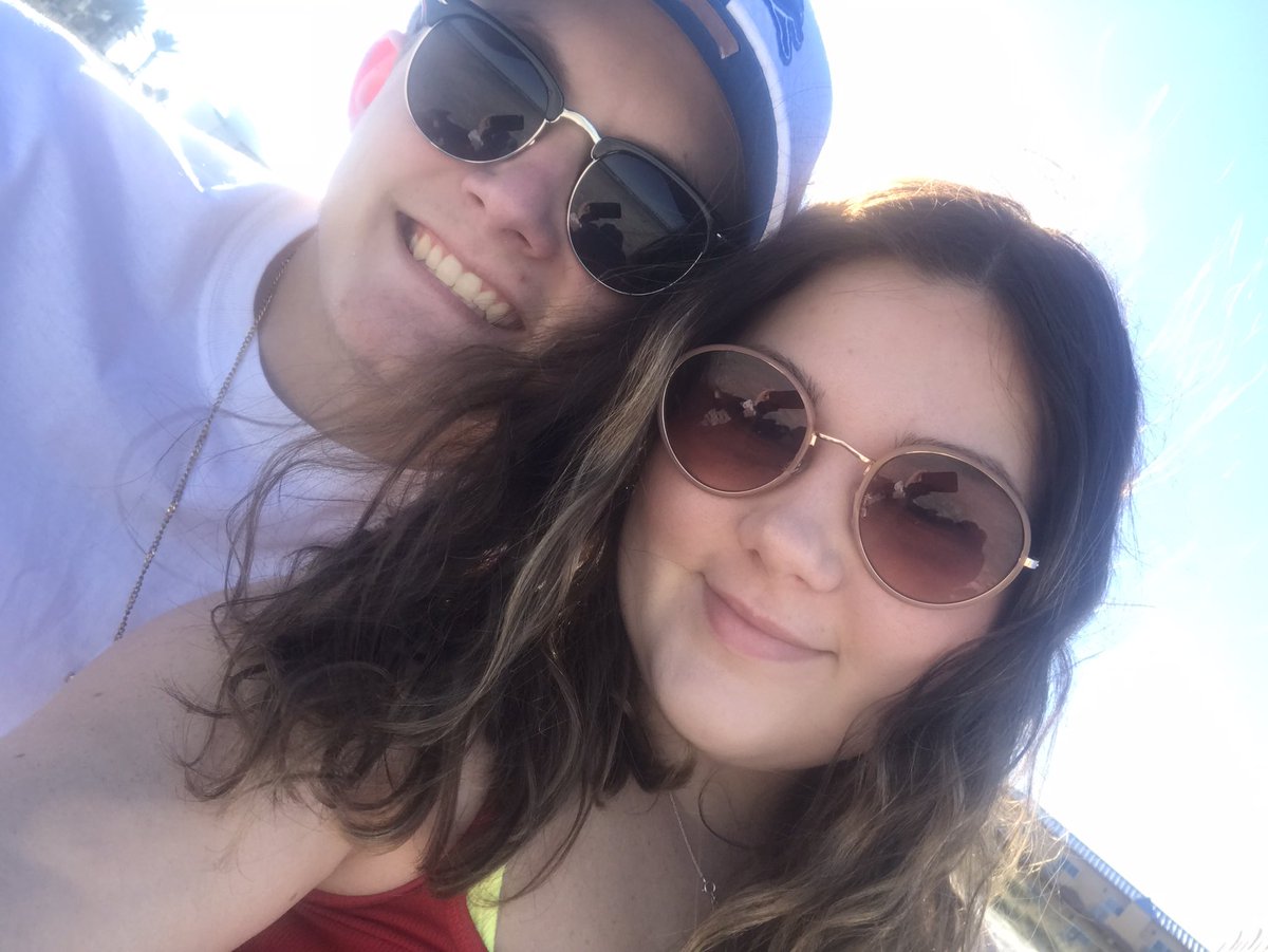 sydneyemullaney's tweet photo. spending the last couple hours of 2019 on the beach🌊🌴 #ourfirstvacation https://t.co/wgUeNaIR0F