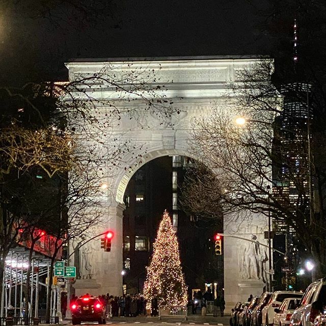 pedrohernandez's tweet photo. From NYC, wishes for excellent 2020. https://t.co/aUBzJJcj9U https://t.co/CSWcVxWPj6
