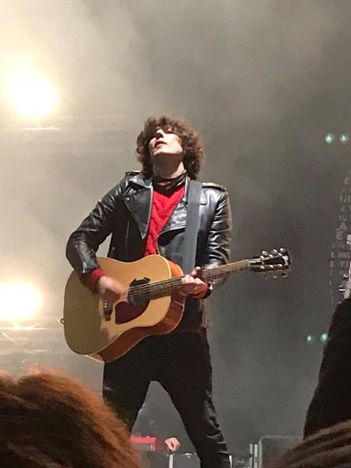 ValentinaBlunty's tweet photo. #DueAnniFa #Pescara
#Ricordi #ErmalMeta #ILupiDiErmal #TransenneBelle #FreddoBoia #AcquaASecchiate
Cià. 👋😭👋 https://t.co/unPE4xdWNF