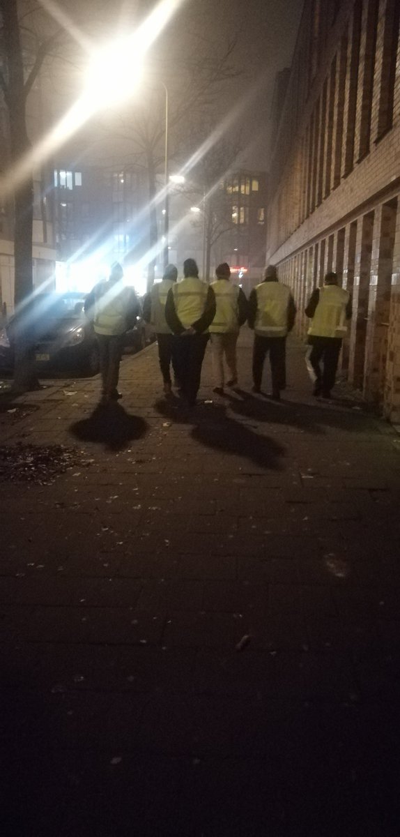SWnieuwjaar's tweet photo. Onderweg voor een veilige jaarwisseling in de  #Schilderswijk #buurtvaders #hoefkade https://t.co/ZEZuNQ0NO8