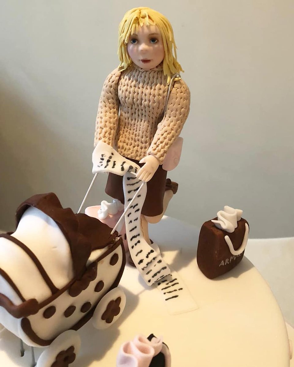 Custommycake's tweet photo. Wishing all of our customers and followers a very happy and prosperous new year!

We've been delighted to have had Escaped to sugarland helping with some crafting and have to say the figure produced on this #cake is simply amazing!

#grimsby #nelincs #nicetoice #totallylocallynel https://t.co/vyEsOyJrZg