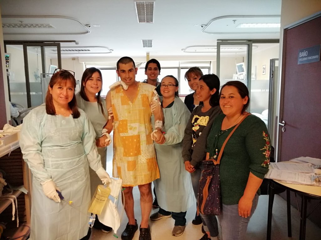UPCHHHA's tweet photo. Despedimosel 2019 con buenas noticias, nuestro Paciente regresó a #puertomontt en buenas condiciones y logró vencer al #hanta. Mortalidad en nuestra UPC es menor al promedio pais. #saluddecalidad #trabajoenequipo @AraucaniaSur @TEMUCOHHHA @mfvialg https://t.co/3pXLmdYmbL