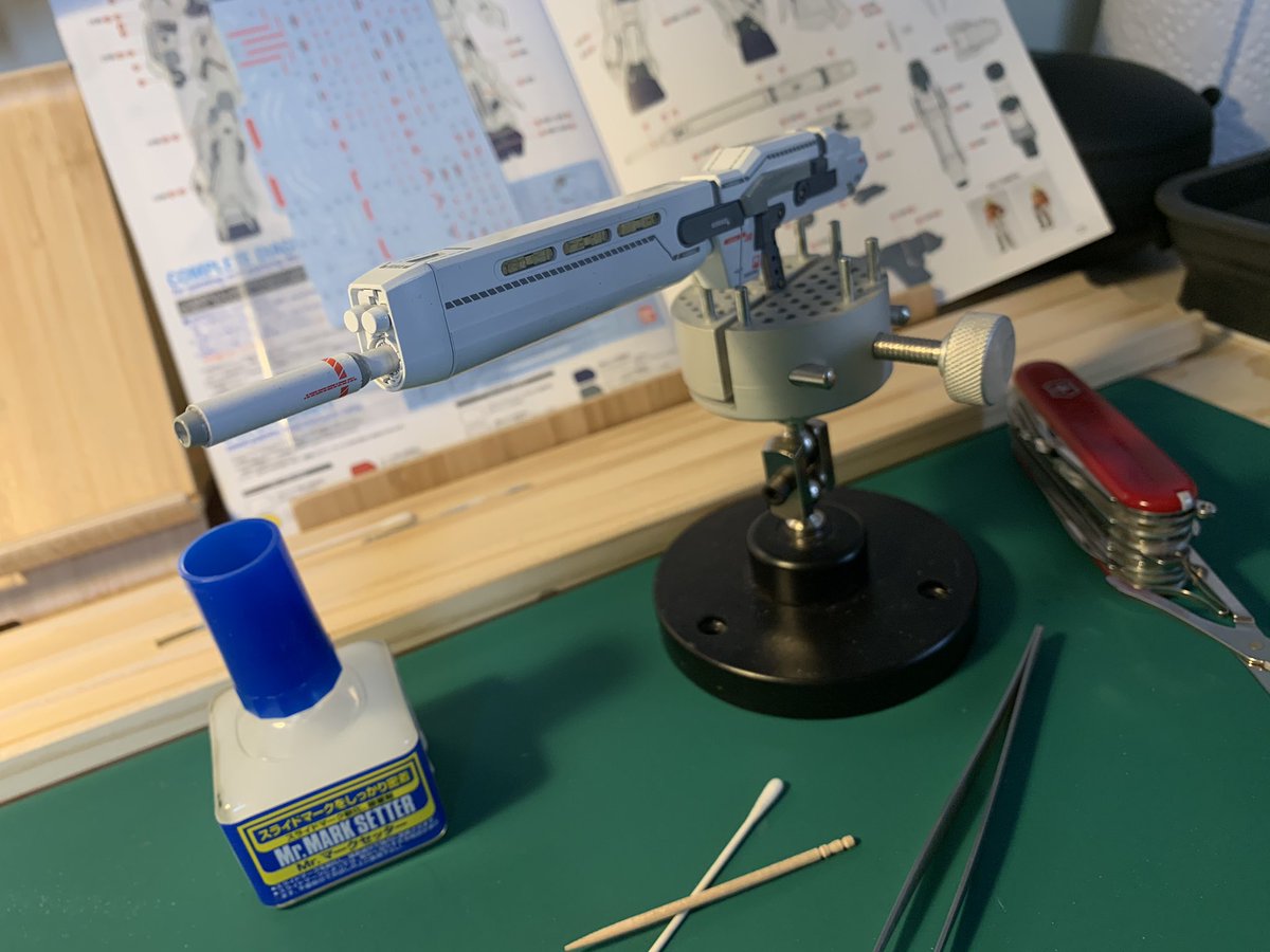 gundamn_it_'s tweet photo. Slapping on decals. These are my tools of the trade. (Paper towel and tiny plate full of water not pictured) #gunpla #gundam #waterslidedecals https://t.co/ptDUiaxDut