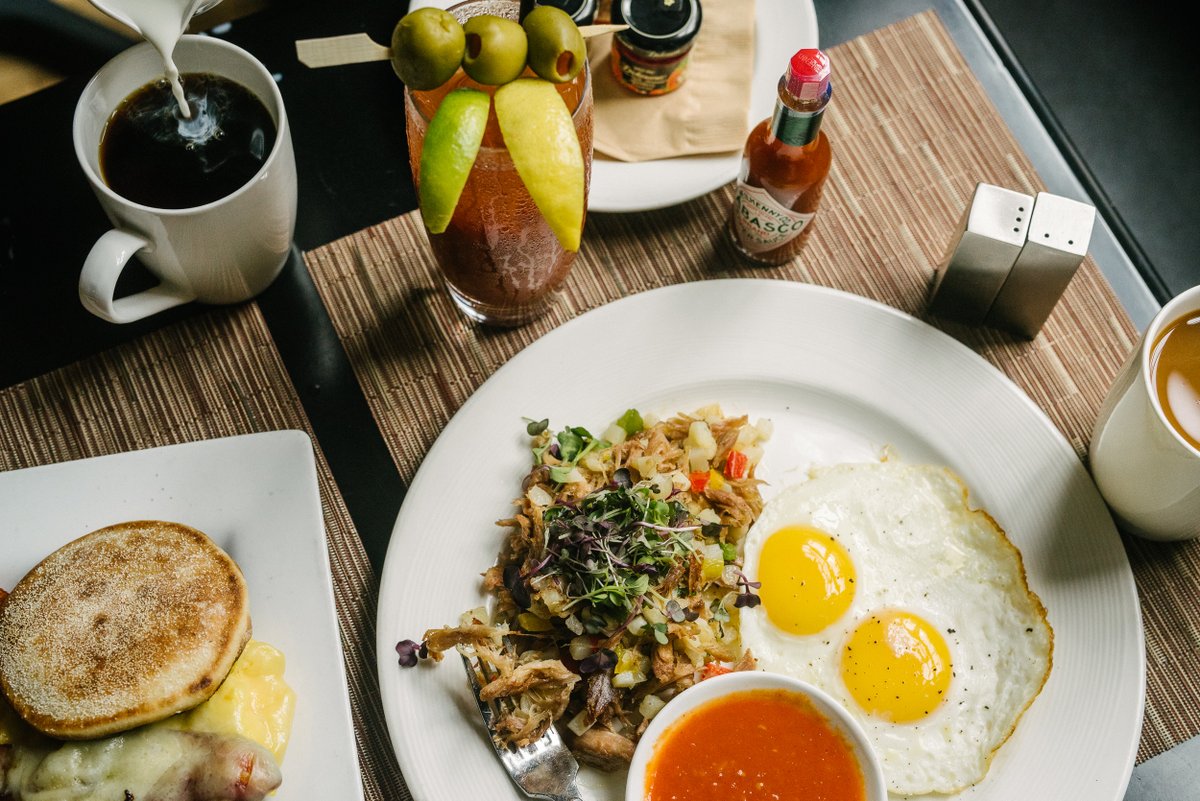 CityTable's tweet image. There's no such thing as too much champagne when brunch is waiting for you in the morning. 😉🍾 Happy New Year, everyone-- we're open for dinner tonight, and for brunch tomorrow starting at 10am.