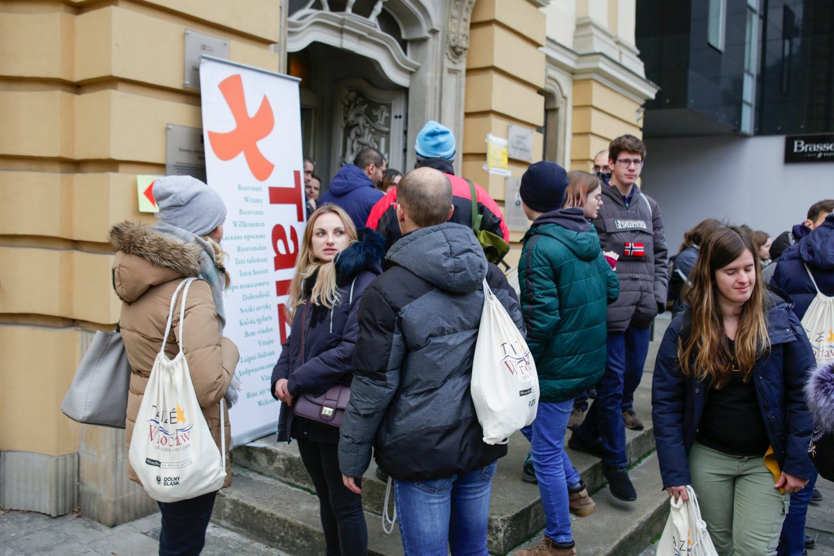 MichaelDebets's tweet photo. 31 December 2019 - Impressions from the 4. day of #TaizeWroclaw / Eindrücke vom 4. Tag des #Taize Treffens in #Wroclaw. More pictures at / Mehr Bilder bei https://t.co/DZoHQ6JxFZ https://t.co/H1bpOjwooL