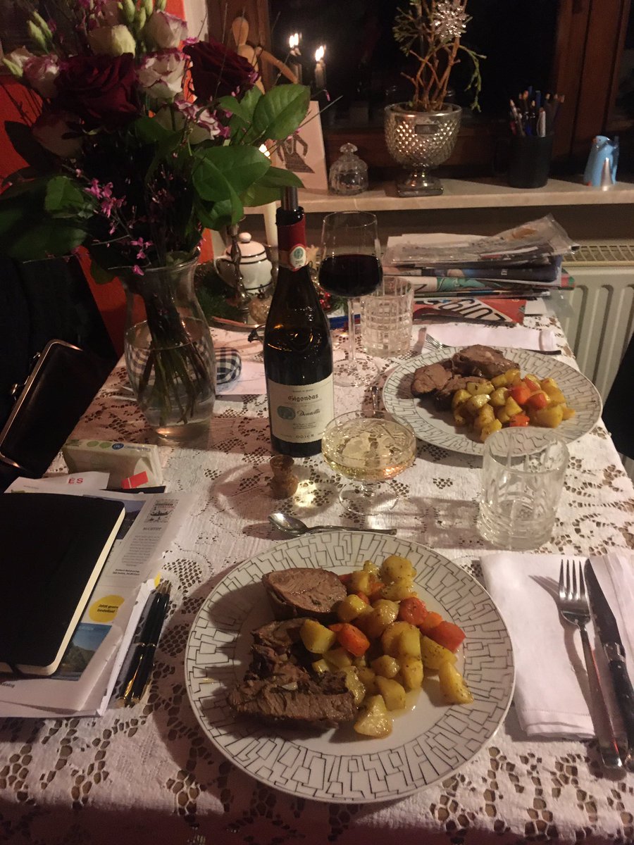 mjamjams's tweet photo. Vorsatz fürs neue Jahr: mehr Mjamjams-Beiträge. Aber bis dahin hier unser Silversterschmaus. Ein frohes und gesundes neues Jahr! https://t.co/NRyBv9FTq6