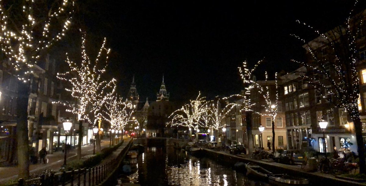 RADesign_News's tweet photo. Amsterdam on New Year's Eve #happynewyear2020 https://t.co/2IjYx1JvcS