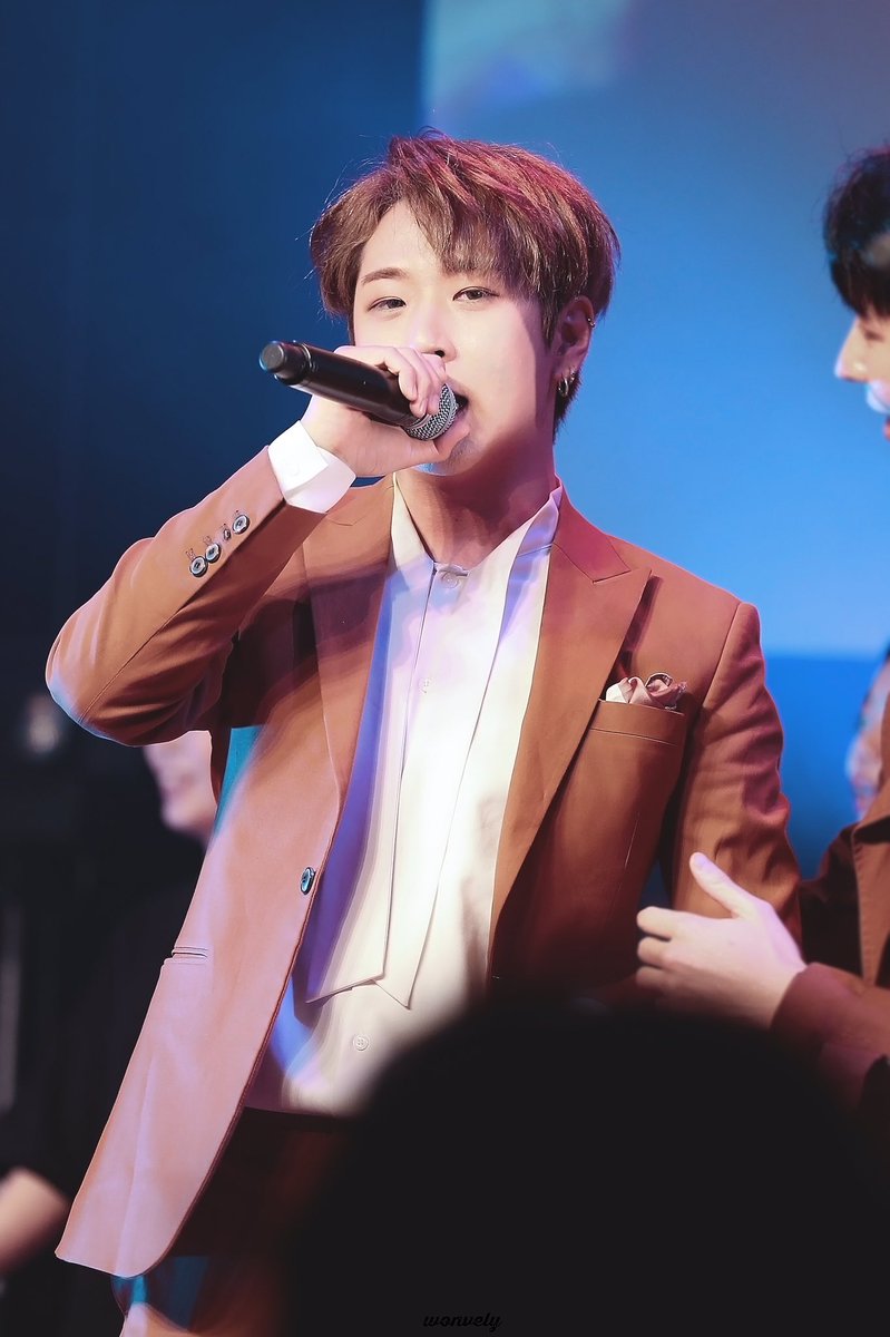 wonvely's tweet photo. 2019년도 오빠 덕에 너무 행복했구 2020년도 잘��탁행( ´͈ ꒫ `͈ )◞♥
@shinwoo_1022 https://t.co/aI7rH9qkil
