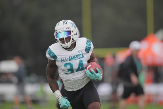 RivalsHS's tweet photo. Auburn signee Tank Bigsby looks like the top RB at the #UAAllAmerica, says @RivalsMike, who shares his practice observations from Day 3 in Orlando https://t.co/jgYEV69uEX https://t.co/0yDLa4PclS