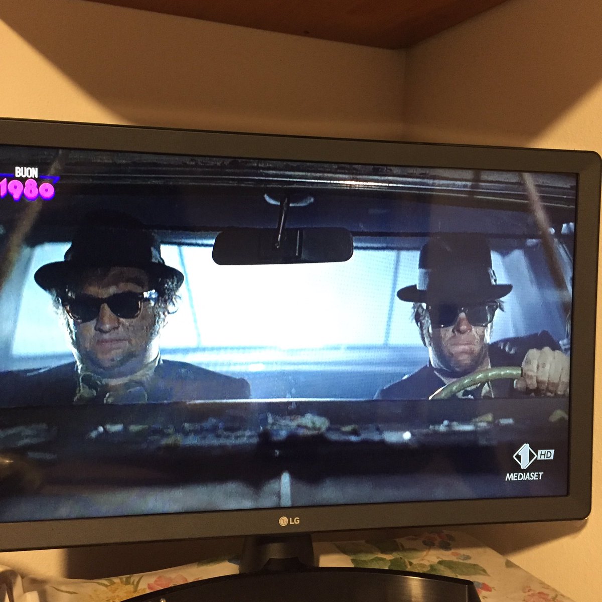 mainafraz's tweet photo. Non puoi dire di aver vissuto se non hai visto almeno una volta #TheBluesBrothers https://t.co/agK77VfzUq