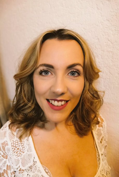 New style ! 😜 Je vous souhaite un bon r&eacute;veillon 😘 #comment et dis ce que tu pr&eacute;f&egrave;res  #hippie like  #normal<a href="/tag/hippie"class="tags"><span>#hippie</span></a><a href="/tag/comment"class="tags"><span>#comment</span></a><a href="/tag/normal"class="tags"><span>#normal</span></a>