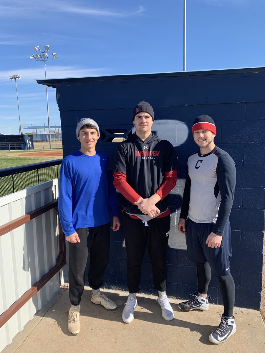 er_baseball's tweet photo. Even over the Holiday break you have to keep your skills sharp. These guys @LilBabyKoubaJr @ryan_kouba @CamPrice_ Grind as good as anyone. Proud of you guys! #noshortcuts #neverletup #eralums ⚾️ https://t.co/aWWDXzVhlA