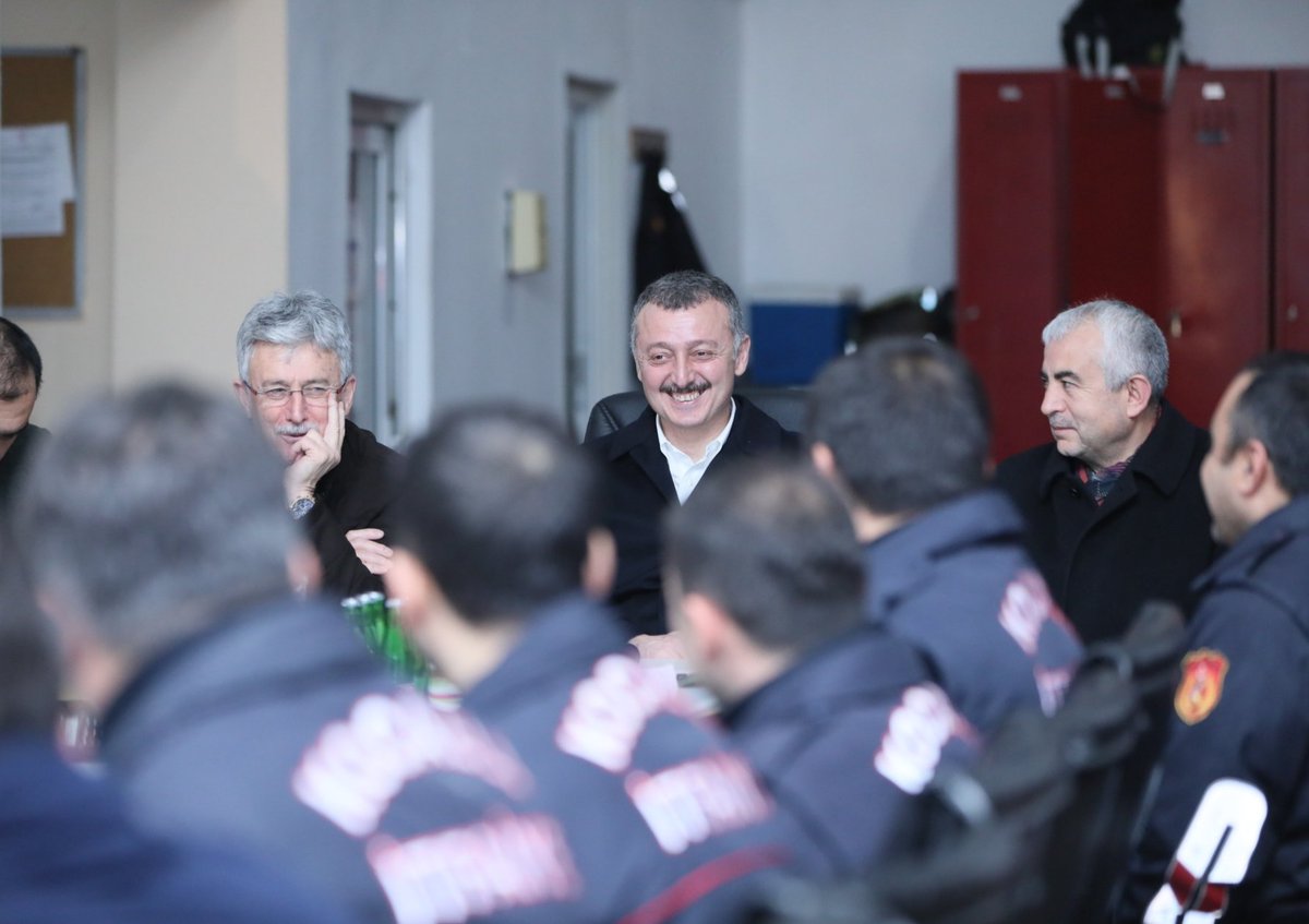 tahirbuyukakin's tweet photo. Görev başındaki tüm arkadaşlarımıza selam ediyorum. 

Rabbim 2020 yılının hayırlı, huzurlu ve sağlıklı geçmesini nasip etsin. 

📍#Kocaeli İtfaiyesi 
#İzmit Grup Amirliği

#MutluYıllar
#2020NewYear https://t.co/2Ts1rphCFM