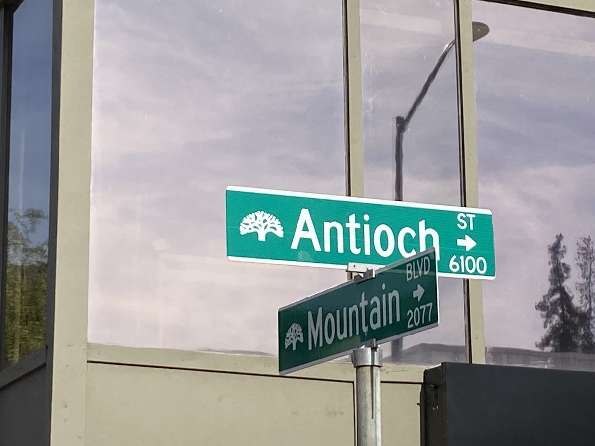 Oakland Police are investigating a crime involving a lap top theft that resulted in critical injury to the victim just after 11:30 AM in the 2000 block of Montian Blvd. The investigation continues. If you witnessed today’s incident, please contact OPD 510-238-3455