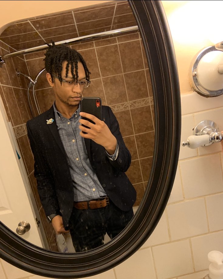 Useless_MarMar's tweet photo. 2019 was a challenging but fruitful year. I got my associates degree, started at film school and turned 21. Praying for a blessed 2020 for myself and others 🙏🏾 💯 https://t.co/x1uu4vrBbo