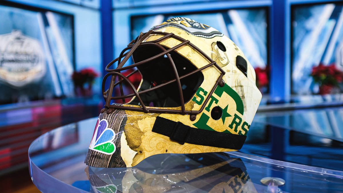 NBCSportsHockey's tweet image. Do you want to win this amazing #WinterClassic mask?

Smash the RT button for your chance to take it home! We&apos;ll pick a winner tonight at random. #NHLonNBCSweepstakes