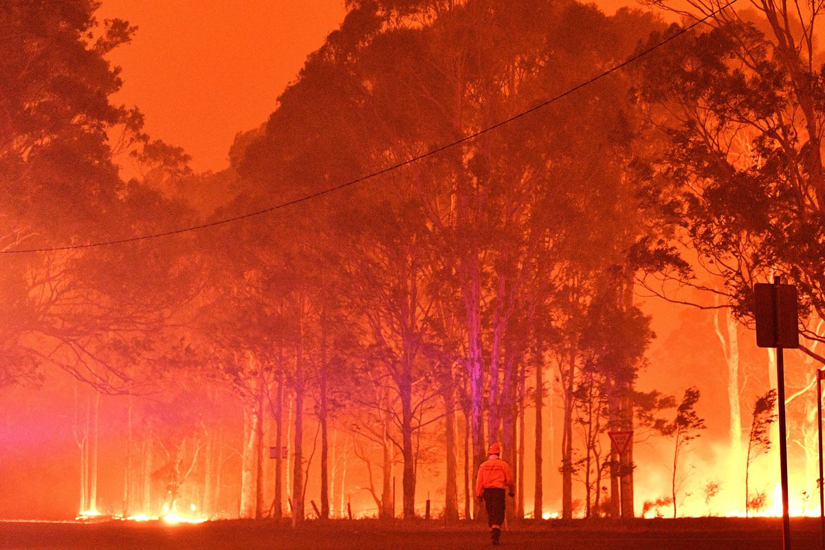 Voodoo_Pork's tweet photo. Australia is a virtual hellscape because 2 dozen people need to continue to be rich.

We can stop this anytime we choose. We just have to choose.

#AustralianFires #AustraliaBurns https://t.co/f5xdn4QcIU