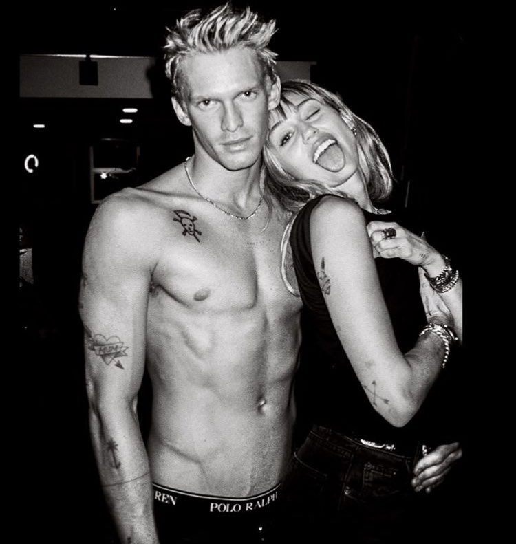 MileyUpdates's tweet image. 💀