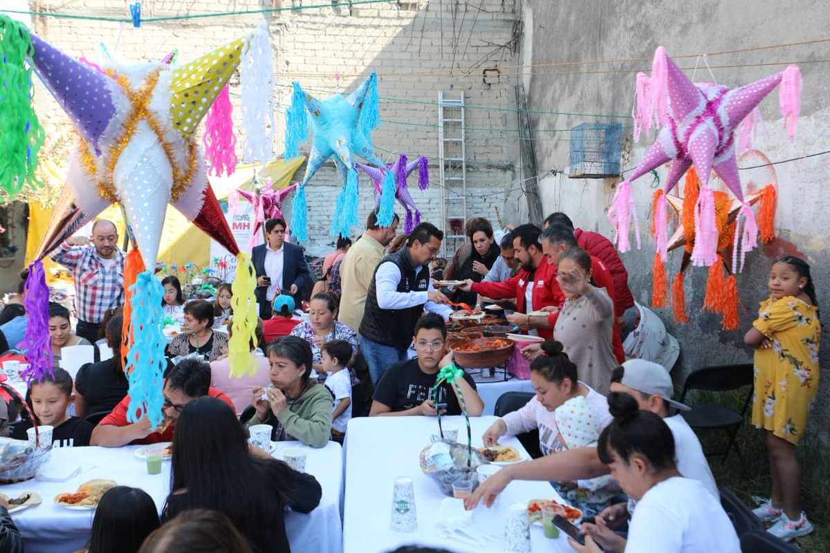 AlcaldiaMHmx's tweet photo. Con mucha alegría la comunidad vecinal de la #Anáhuac y funcionarios de la Alcaldía Miguel Hidalgo compartieron buenos momentos en la #ComidaConCausa.
#2020aTodaMH
#MHelCorazónDeLaCapital https://t.co/8cVE9m7taT