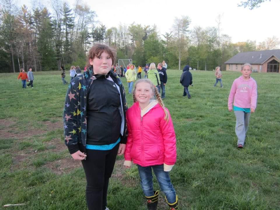 HannahRaye123's tweet photo. I fought for her then and I’ll fight for her now! BTW there’s still a height difference😂#DecadeChallenge https://t.co/ljX5ubdLoB