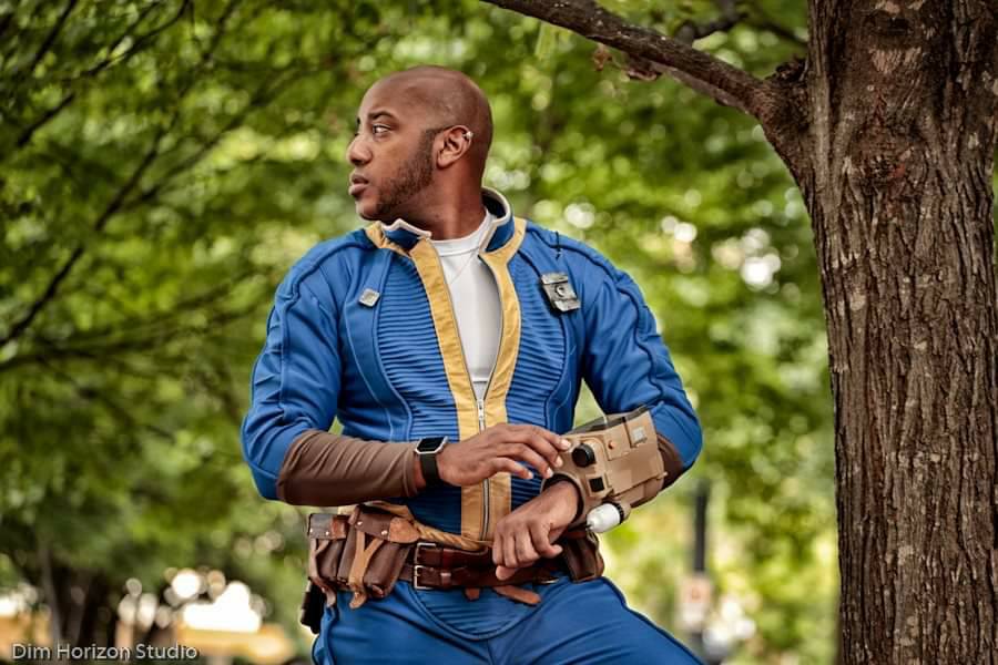 MadameAskew's tweet photo. On the last day of #DandyDecember, let us celebrate one of the most dapper gentleman of cosplay and steampunk: the remarkable Captain Anthony LaGrange
Grey Warden and Fallout ๐ธ by Dim Horizon Studio
Steampunk ๐ธ by TGDavison Photography
#Dandy #steampunkdandy #dailydandy https://t.co/x3891rHxFU
