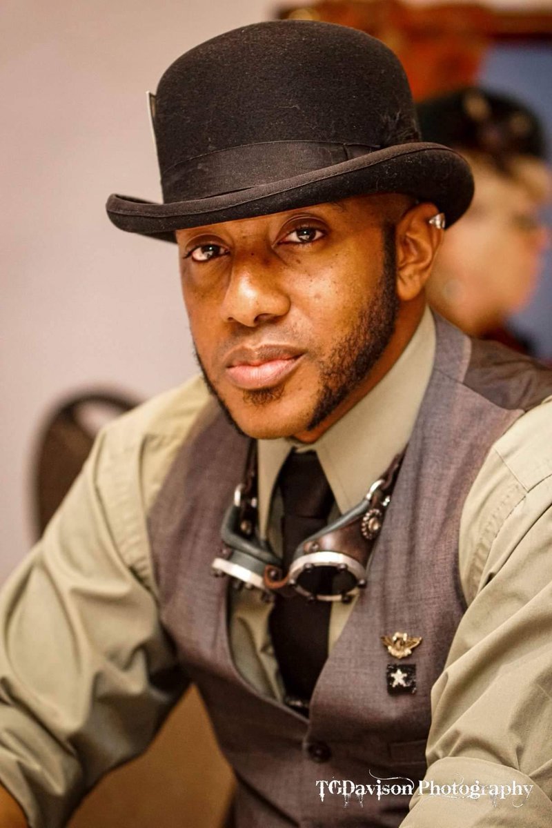 MadameAskew's tweet photo. On the last day of #DandyDecember, let us celebrate one of the most dapper gentleman of cosplay and steampunk: the remarkable Captain Anthony LaGrange
Grey Warden and Fallout ๐ธ by Dim Horizon Studio
Steampunk ๐ธ by TGDavison Photography
#Dandy #steampunkdandy #dailydandy https://t.co/x3891rHxFU
