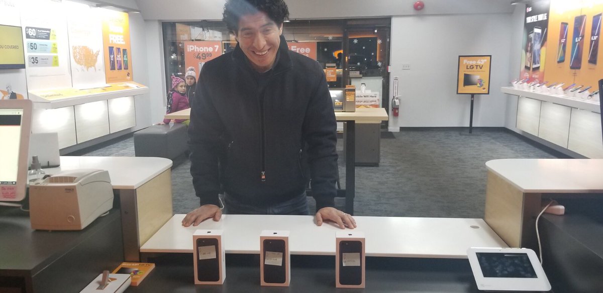 DSinghVIP's tweet photo. Family plan! #premiumwireless #thevipboost #strongisland @DianaSprint @StrongislandB https://t.co/0udwjrC98c