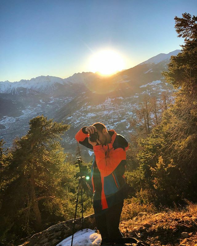 AmineBaller's tweet photo. Bonne année les amis 🎊 ❤️
Pleins de défis à relever, prenez soins de vos proches et tracez votre propre chemin.
On finis la décennie là et on commence une nouvelle course de fond. Merci à ceux qui m’ont fait confiance en prod/photo. Merci à ceux qui … https://t.co/3V8kIAD97j https://t.co/TxN0teG0pc